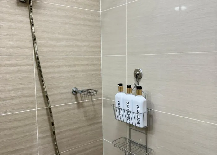 1 Bedroom Uptown Bgc Cozy Netflix 200mb Wi-fi
