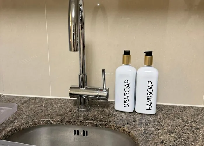 1 Bedroom Uptown Bgc Cozy Netflix 200mb Wi-fi Apartment