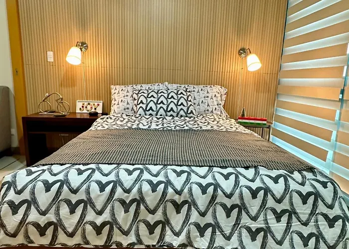 1 Bedroom Uptown Bgc Cozy Netflix 200mb Wi-fi *