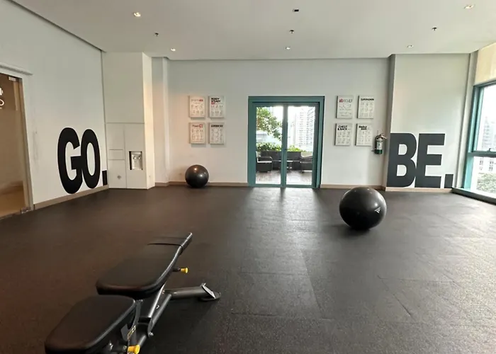 1 Bedroom Uptown Bgc Cozy Netflix 200mb Wi-fi * Manila