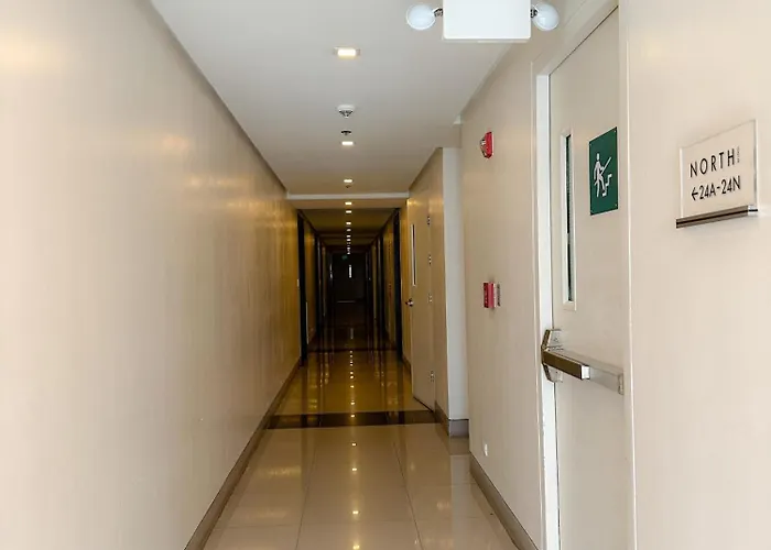 1 Bedroom Uptown Bgc Cozy Netflix 200mb Wi-fi