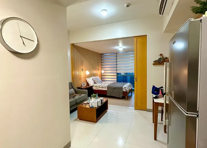 1 Bedroom Uptown Bgc Cozy Netflix 200mb Wi-fi *